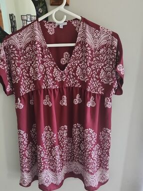 white birch Burgundy and White Floral V-Neck Blouse/Mini Oversized